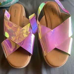 Holographic platforms